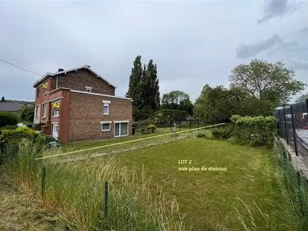 beau terrain à bâtir d'une superficie de 759m²