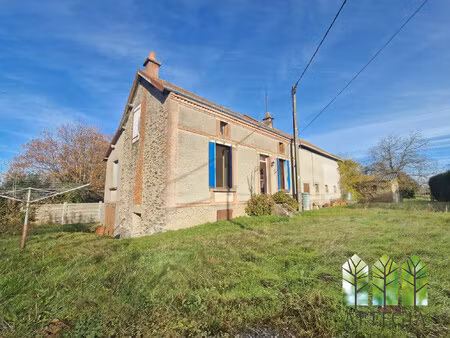 jolie maison individuelle avec presque 1ha de jardin/terrain