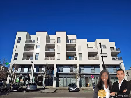 location locaux professionnels 7 pièces 152 m² à l'isle-d'abeau (38080)  600 €