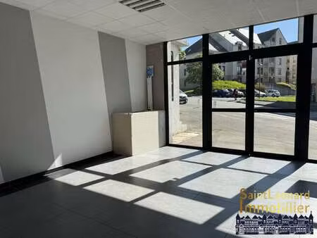 location bureaux et commerces à fougères (35300) : à louer / 413m² fougères