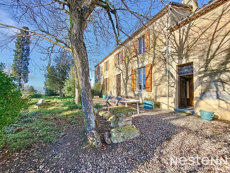 à vendre propriété de 6900 m² avec gasconne à rénover de 207 m²  dépendances et deux gîtes