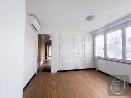 location locaux professionnels 4 pièces à pineuilh (33220)  720 €