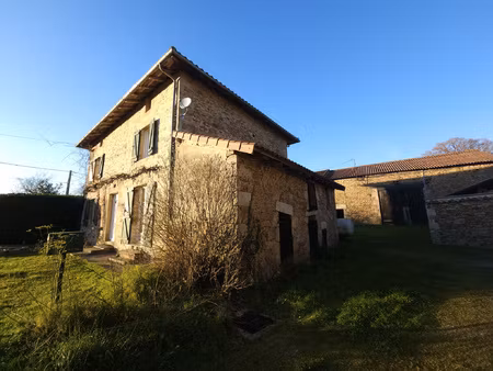 maison en pierres avec granges