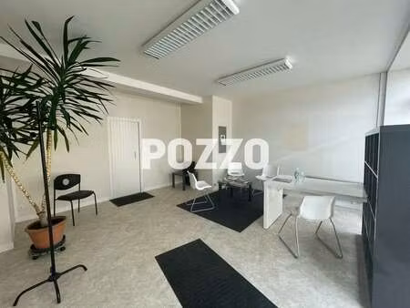 location bureaux et commerces à saint-hilaire-du-harcouët (50600) : à louer / 40m² saint-h