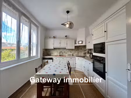 grande maison familiale avec espaces indépendants  vic-le-co