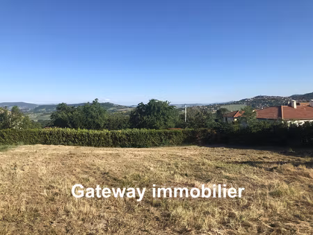 terrain constructible de 1349 m2 + 288 m2 d'accès commun à l