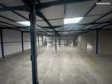 local d'activité 2 244 m²