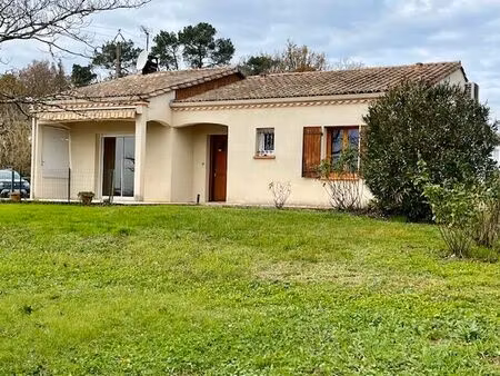 jolie maison de plain-pied en campagne avec vue et grand garage