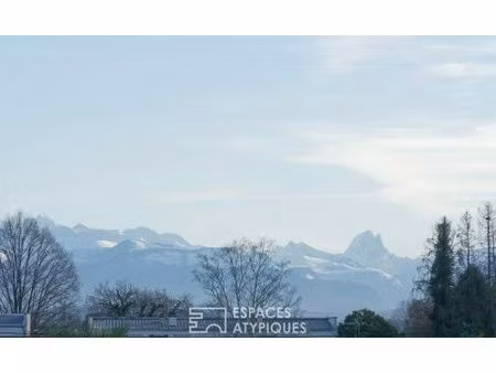 villa d'architecte à la silhouette nautique et horizon pyrénéen