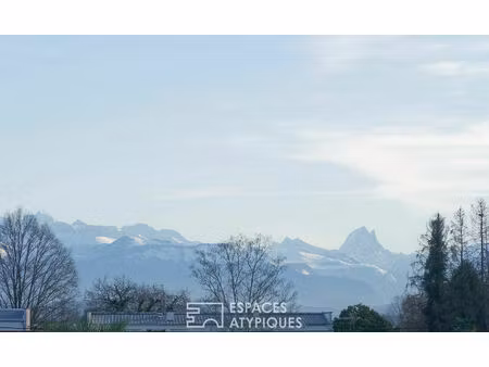 villa d'architecte à la silhouette nautique et horizon pyrénéen