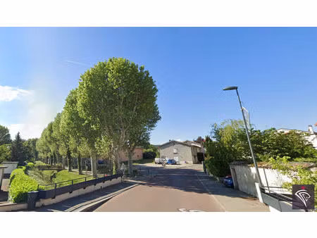 t2 vue dégagée avec grand jardin