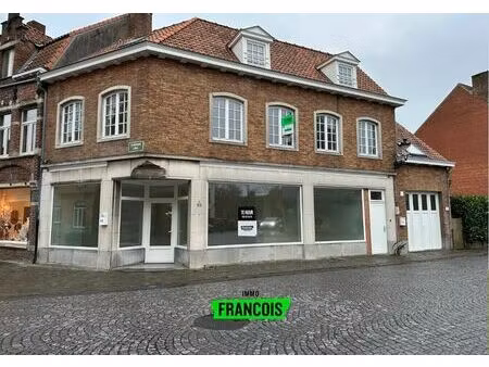 immeuble commercial magnifiquement rénové dans un emplaceme…