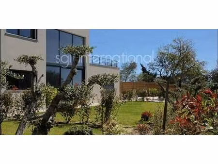 villa avec piscine et jardin grimaud (83)