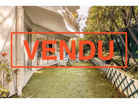 neuilly-sur-seine – appartement familial de 148 m2 avec terrasse / jardin de 35m2 rez-de-c