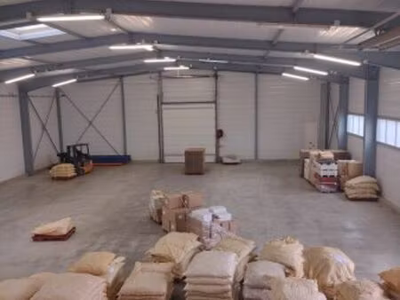 location local commercial 870m2 perpignan 66000 - 6250 € - surface privée