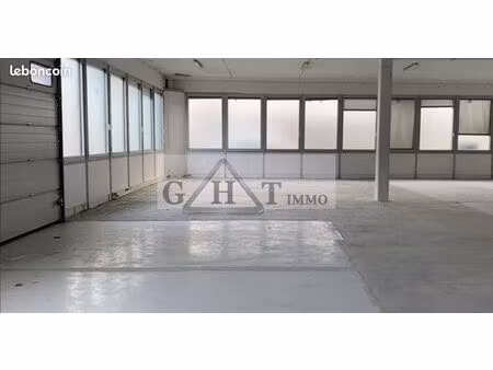 local industriel 819 m²