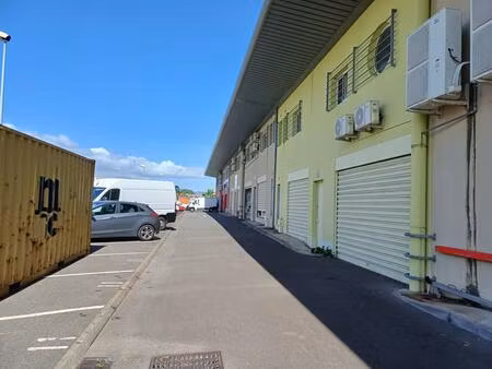 local d'activité/dépôt de 352 m² la mare