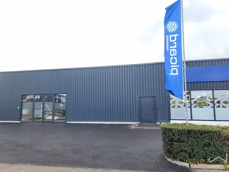 location locaux professionnels 152 m² à freneuse (78840)  1 615 €