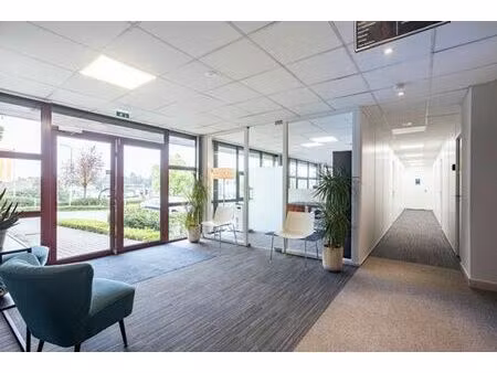 bureau meublé dans un endroit privilégié