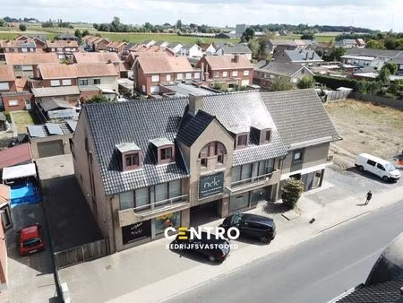 praktijkruimte / kantoor op gelijkvloers van 130m² met pa...