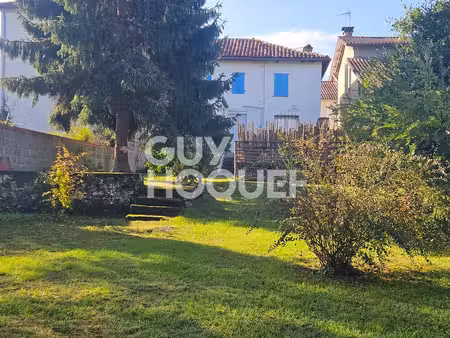 campagne - maison de ville atypique avec jardin et terrasse