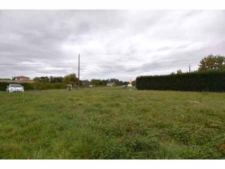 terrain montech 625 m2