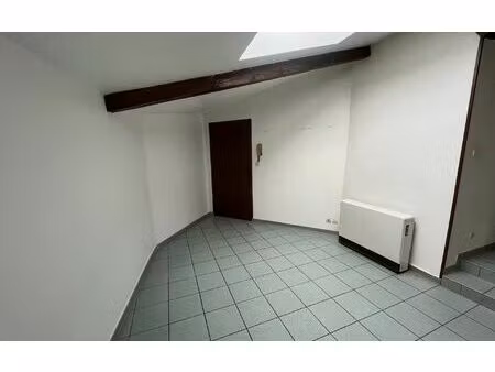 location appartement  m² t-3 à pommeuse  695 €