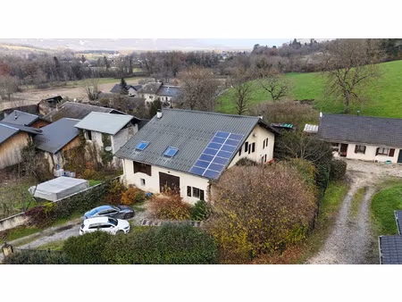 maison spacieuse avec potentiel à chamoux-sur-gelon