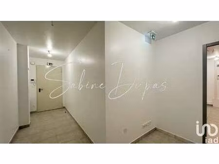 location bureaux et commerces à robion (84440) : à louer / 58m² robion