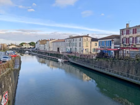 immeuble à vendre marans 300m2 230 000€