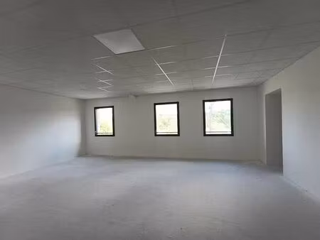 location bureau vivonne 252 m²
