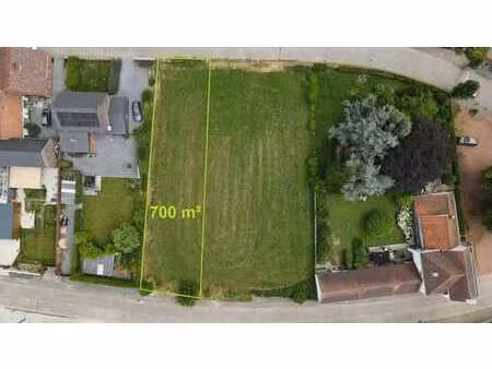 beau terrain à bâtir de 700 m² avec double accès avant et ar