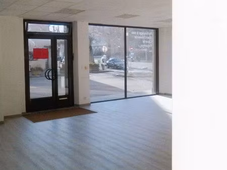 loue local à usage de bureau ou commercial