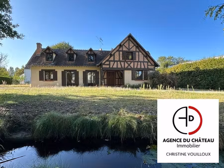 tres belle construction traditionnelle avec poutres et briques a