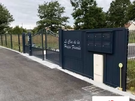 dans residence privee entre sully sur loire et chateauneuf. terr