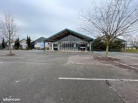 local commercial 4 687 m²