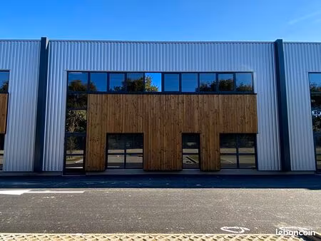 local 205 m² treillieres