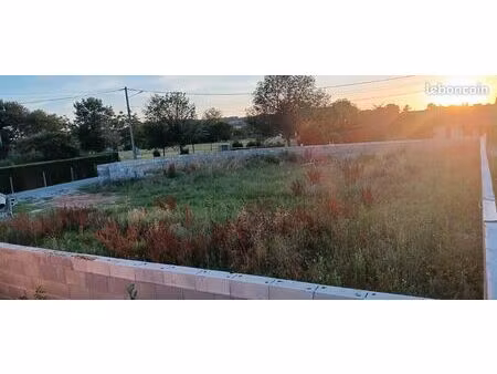 terrain 746m² plat et clôturé