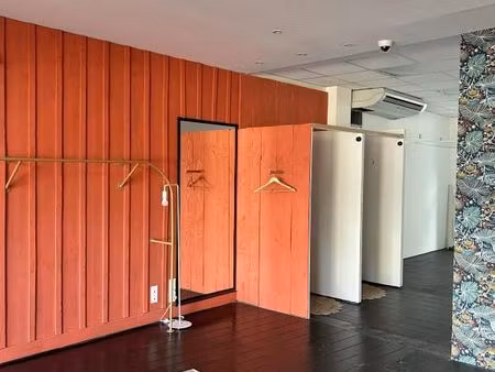 local commercial 74 m²