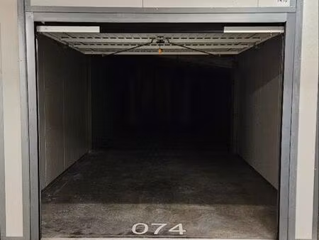 box 24m² sécurisé pour stationnement / stockage / garde meubles■entrée au sous sl via port