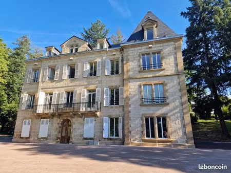appartement meublé 70m2 dans le château de sérignac à malemort   de 1 à 6 mois  clim   par
