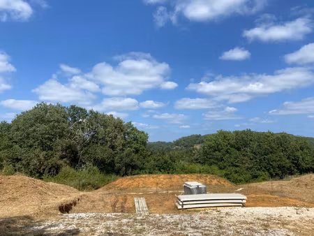 terrain à bâtir de 4145m2 avec fondation et compteur d'eau s