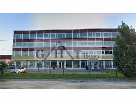 a l'investissment un bureau de 2000m² a vendre a trilport :