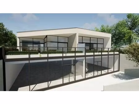 zuidgerichte polyvalente ruimte met veel licht.