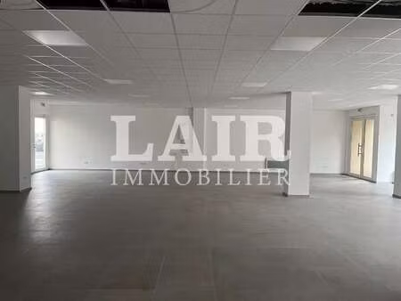 location bureaux et commerces à argentan (61200) : à louer / 252m² argentan