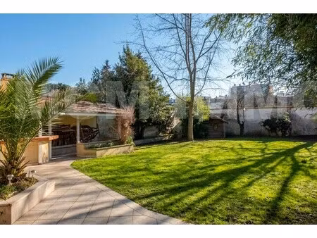 maison de luxe à vendre dans le quartier signac-murs à pêches