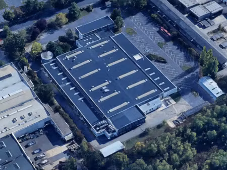 bâtiment industriel sur 2 2 hectares de terrain