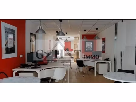 local commercial a louer 90 m²