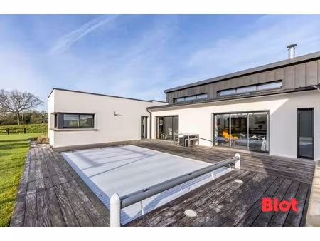 a vendre - blot immobilier fougeres - maison contemporaine de plain-pied - 4 chambres - de
