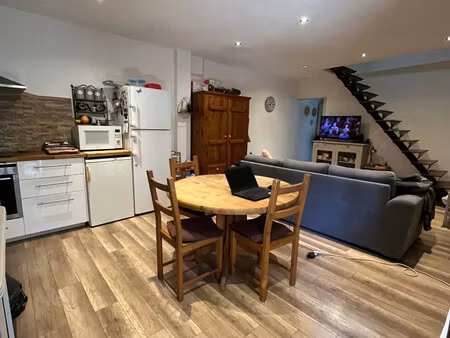 ensemble immobilier situé à yenne centre